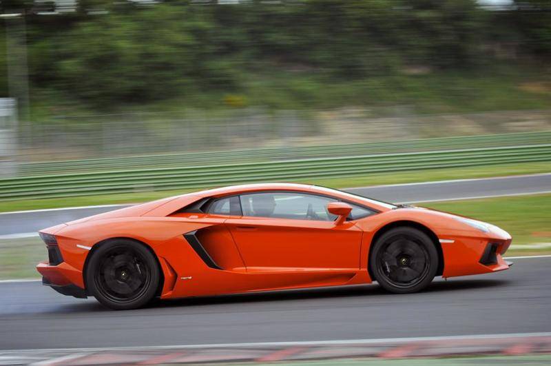 07-2012-lamborghini-aventador-fd-1304055519.jpg