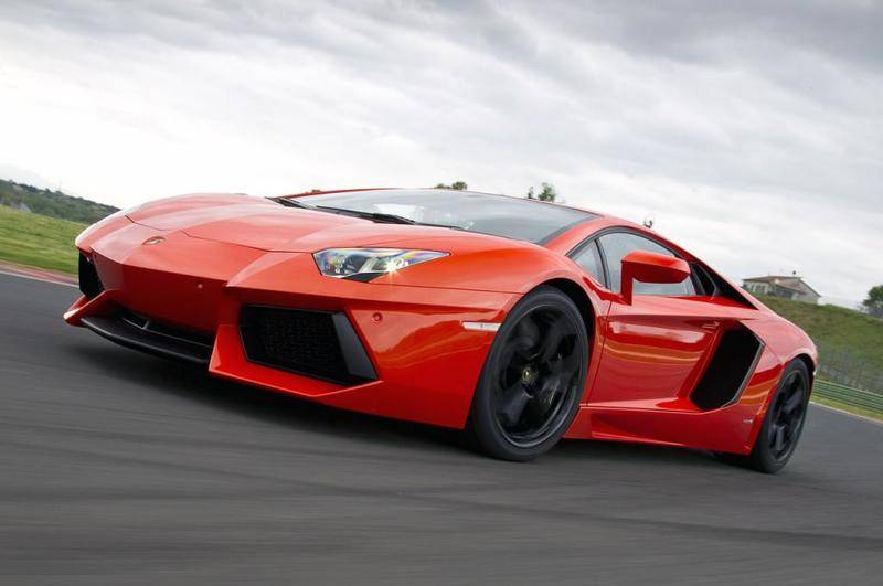 11-2012-lamborghini-aventador-fd-1304056036.jpg