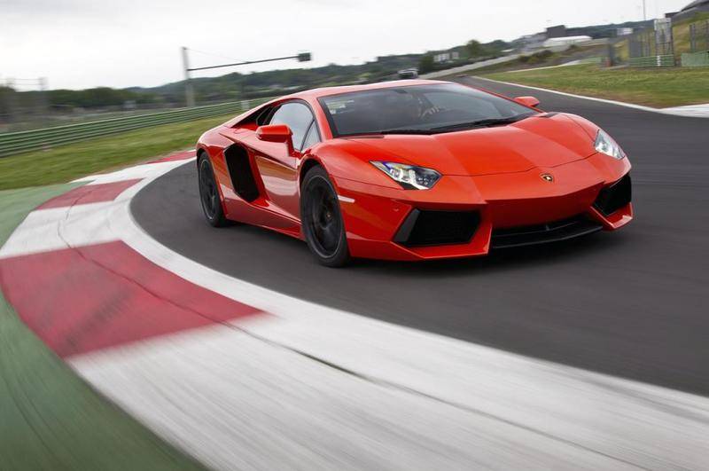 13-2012-lamborghini-aventador-fd-1304056040.jpg