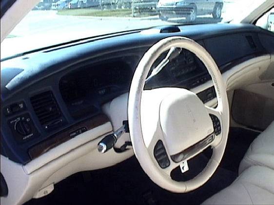 1995 Lincoln Town Car Pic 1.jpg