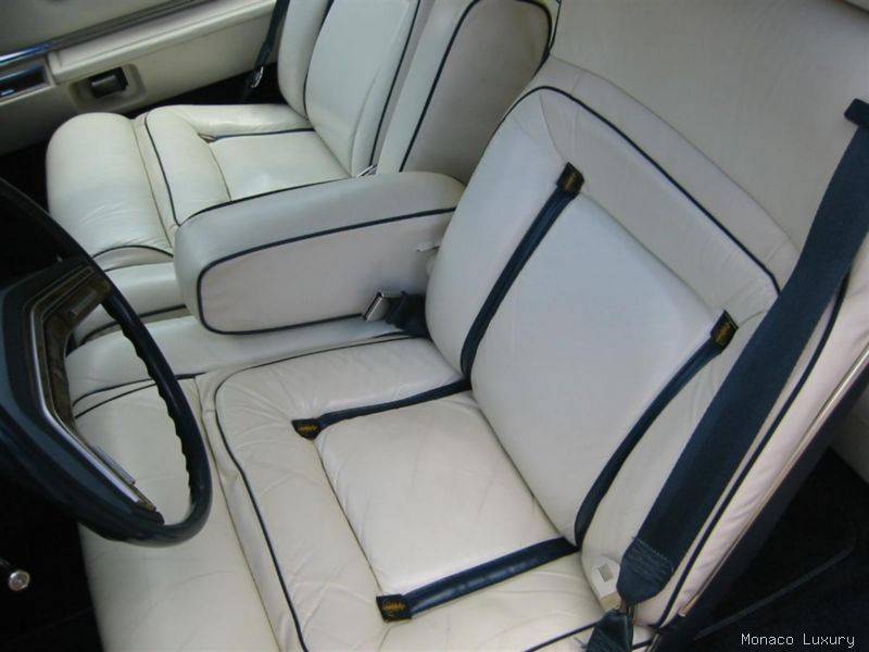 79Lincoln_73k_front_seat.JPG