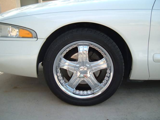 97 Mark VIII front suspension at normal drive height (665 x 499).jpg