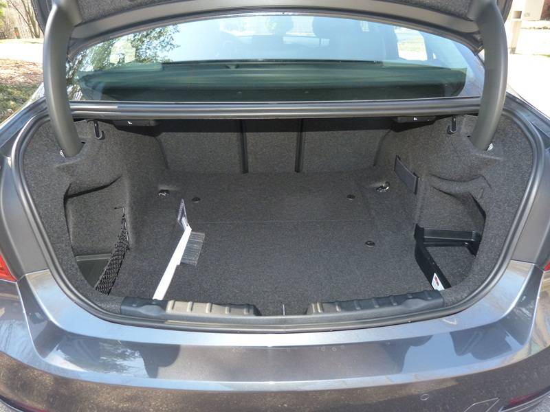 BMW-328i-trunk.jpg