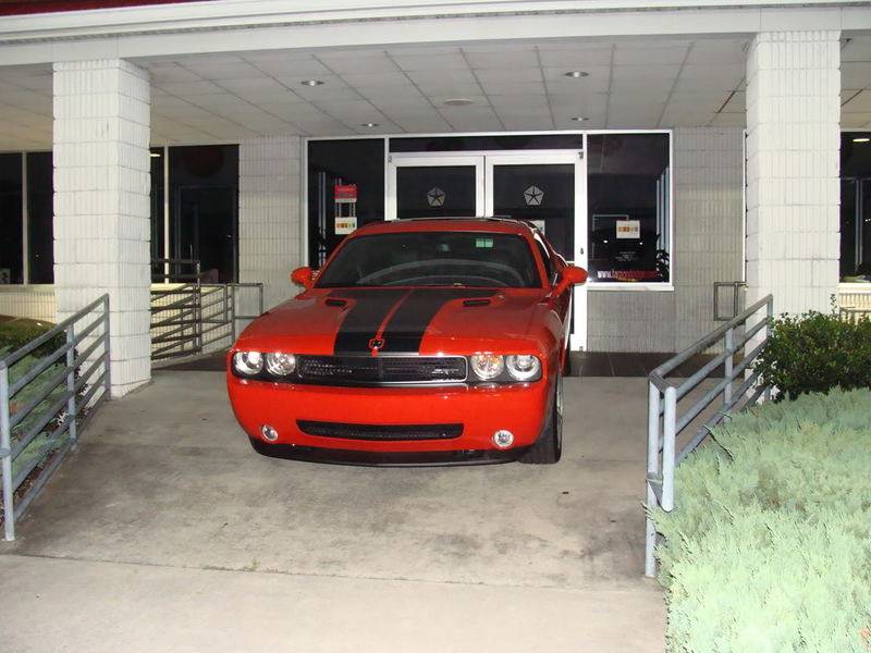 dodgechallenger001.jpg