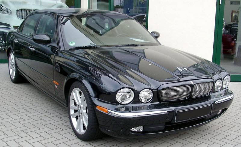 Jaguar_XJR_front_20080517.jpg