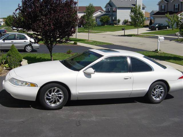 Lincoln Mark VIII 001 (Small).jpg