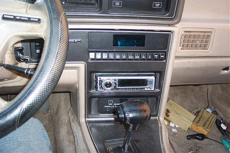 LSC speedo and radio.jpg